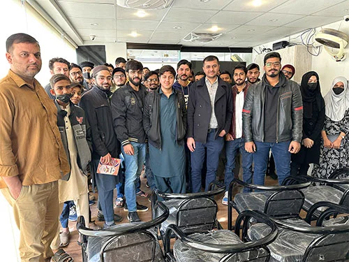 EasyCommerce classroom group photo