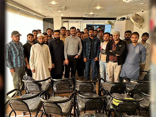 EasyCommerce students in classroom